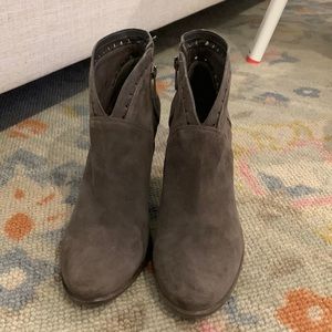 Vinci camuto dark grey booties